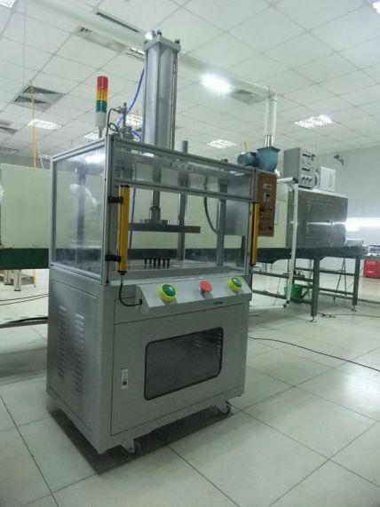 四柱汽液增壓沖床|小型四柱氣動(dòng)沖床