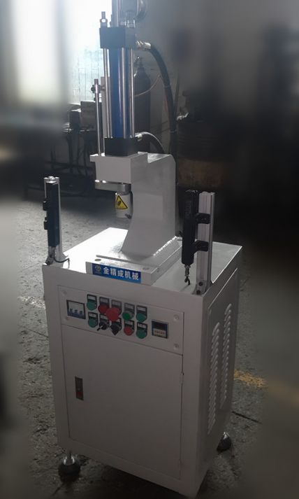 服裝字母商標(biāo)打標(biāo)機(jī)|打扣機(jī)